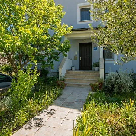 Lovely In With Kitchen Apartment Jurandvor